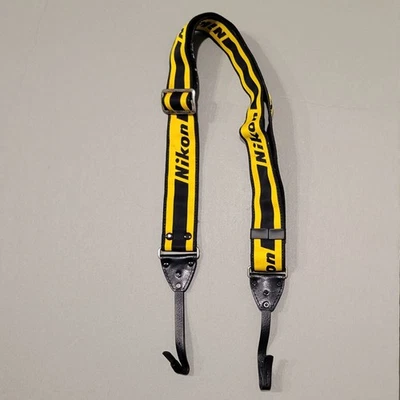 Correa para cámara Nikon vintage de cuero negro amarillo de lona para el hombro y el cuello Foto 1 de 4