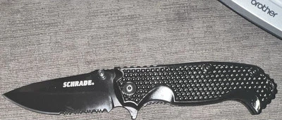 Cuchillo Schrade Liner Lock (hoja parcialmente dentada de óxido negro de 3,25") Foto 1 de 4