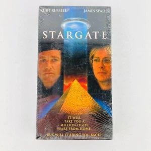 Stargate VHS Kurt Russell James Spader - Picture 1 of 2