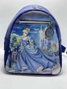 cinderella loungefly blau Mini Rucksack Disney bemalt Uhr Charm extrem schön - Bild 1 von 19