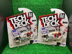 Tech Deck Serie 3 DGK ULTRA RARO Diapasón Lote de 2 Bla Bac Foto Series Nuevo en Caja - Imagen 1 de 3