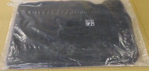 Panel trasero izquierdo carbón 32332538 nuevo OEM VOLVO XC60 2018-25 - Imagen 1 de 3