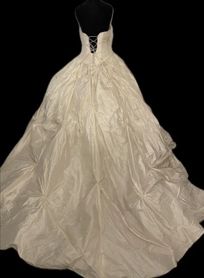 VINTAGE 100% SILK Wedding Dress HUGE Sparkling Ivory Pintuck Size 16 Long Length - Image 1 of 4
