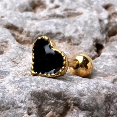 Pendiente de cartílago corazón negro chapado en oro Foto 1 de 4