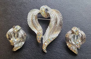 1960s Aurora Borealis Leaf Brooch & Clip Earrings Set – Silver Tone - Imagen 1 de 4