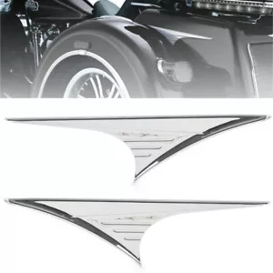 2x Assetto Accenti Laterali Bagagliaio Posteriore per Harley Tri Glide Ultra FLHTCUTG Trike FLHXXX - Foto 1 di 10