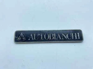 SCRITTA AUTOBIANCHI LOGO EMBLEMA SIGA BADGE FREGIO POSTERIORE ORIGINALE - Picture 1 of 5