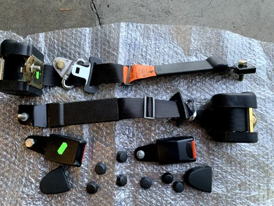 Juego de cinturón de seguridad original Ferrari Mondial T cupé/cabriolet pies tres puntos 1980-93  Foto 1 de 4