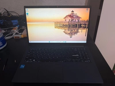 ASUS VivoBook 15.6” (256GB SSD, Intel Core i3220P-, 1.5GHz, 4GB RAM, D1 Foto 1 de 4