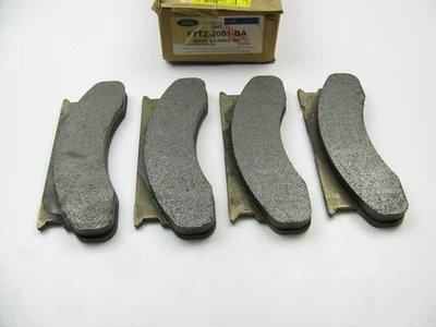 Новые оригинальные передние тормозные колодки Ford — 1989–1994 F-250 Truck F7TZ-2001-BA - Изображение 1 из 3