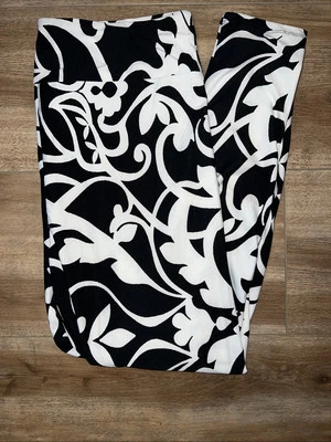 Lularoe TC2 Tall Curvy Leggings Plus 18/22 Black White Swirls Paisley Ikat New - Image 1 of 4