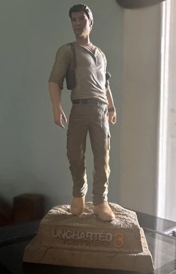 Estatua de engaño de Nathan Drake Uncharted 3, falta bufanda/rifle Foto 1 de 4