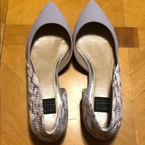 White House Black Market SNAKE-EMBOSSED FLATS Size 6 - Picture 1 of 5
