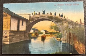 circa 1920 scena ponte villaggio VECCHIA CINA cartolina di Kingshill di Shanghai - Foto 1 di 3