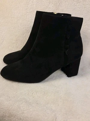 Rockport Women’s Size 9 (Runs Small) Suede Zip Side Black Heeled Boots CG8043 - Image 1 of 4
