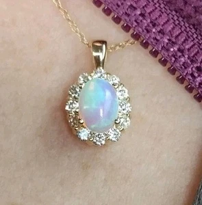 Colgante de ópalo y diamantes, oro amarillo sólido de 14 k, 0,30 ctw - Imagen 1 de 8