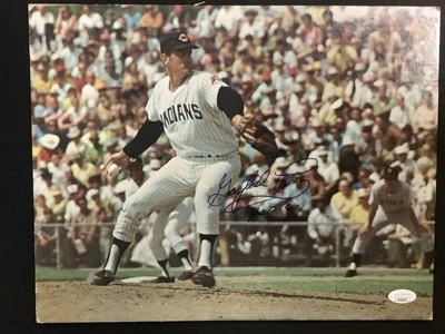 Gaylord Perry Signed Photo 11x14 1972 Arena Stadium Club Card Baseball Auto JSA - Image 1 of 4