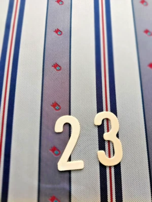 tissu ancien N°23 rayures ivoire, marine et écussons brodés - Photo 1/2