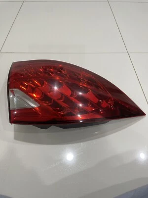 PORSCHE CAYENNE LUZ TRASERA IZQUIERDA LADO CONDUCTOR EXTERIOR LUZ TRASERA LÁMPARA  Foto 1 de 4