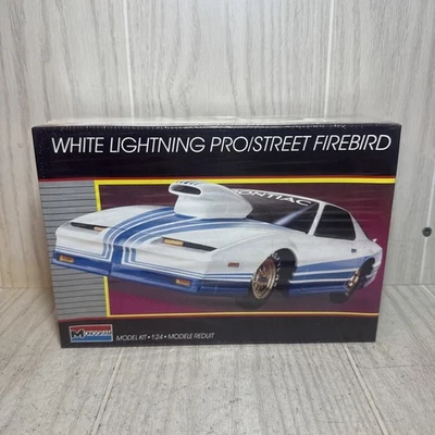 Monogram WHITE LIGHTNING PRO STREET FIREBIRD1/24#2748  1987 Kit Sealed - Image 1 of 4