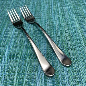 2 Gourmet Settings GS GON20 Stainless 18/10 SALAD FORKS Glossy Modern Flatware - Picture 1 of 8