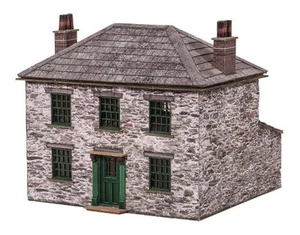 S.M.S. KX065 Farmhouse, Wrapped Lazer Cut Kit OO/HO Gauge - Foto 1 di 1