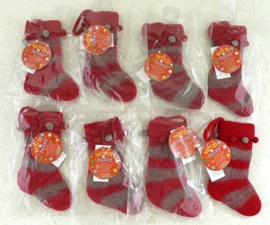 NEU SET aus 8 FILZWOLLSTRUMPF ORNAMENTEN ROT mit TAUPE STREIFEN 6" x 2,75" - Bild 1 von 2