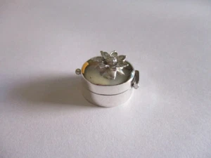 Sterling Silver pill box Round Small size 925 silver flower on top for style - Picture 1 of 4