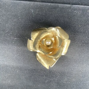 Gold Tone Flower Pearl Brooch Pin jewelry AA-66 - Picture 1 of 5