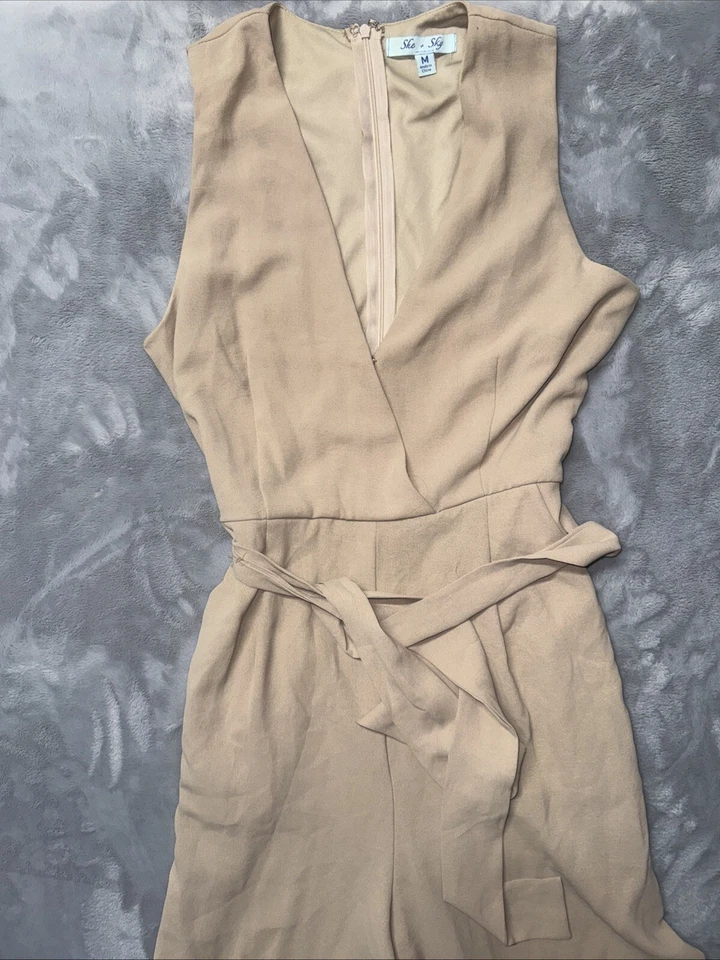 Mono Para Mujer M Bronceado Cinturón Sin Mangas Resort Wear Minimalista Elegante Tranquilo Lujo Foto 1 de 4