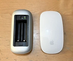2 x Apple Magic Mouse Bluetooth Wireless Weiß A1296 ohne Akkudeckel für Ersatzteile - Bild 1 von 4