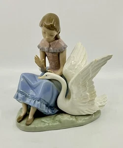 LLADRO/NAO GIRL PATTING A SWAN SH2 - Picture 1 of 7