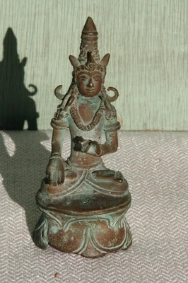 petit boudha en métal ou divinité indou - Photo 1/4