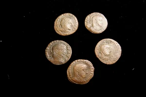 RÖMISCHES REICH. BARBARISCHE IMITATIONEN von Konstantin I Bronze AE 3 VICTORIAE LAETAE - Bild 1 von 3