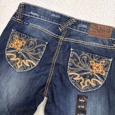 Pantalones de mezclilla Adiktd para mujer 6 29x33 (FIT 31) azul corte boot tiro bajo distress NUEVOS PRECIO DE VENTA SUGERIDO POR EL FABRICANTE 69 USD Foto 1 de 4