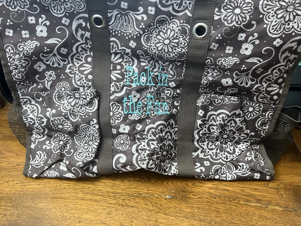 BOLSO GRANDE TREINTA Y UNO MARRÓN Y CREMA USADO.  PACK IN THE FUN MARRÓN Y BLANCO Foto 1 de 4