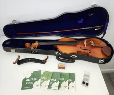 The Stentor Student Full Size 4/4 Violin with Accessories - Image 1 of 4