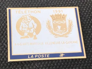 a PINS PIN ENAMEL POST LA POSTE PTT TELETHON JUDO 1991 VILLENEUVE LA GARENNE - Foto 1 di 1