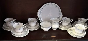 Ein atemberaubendes Royal Albert Memory Lane 21-teiliges Teeservice  - Bild 1 von 4