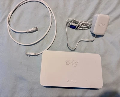 Sky Q ‎SE210UK-E Wireless Network Booster - White - Image 1 of 4