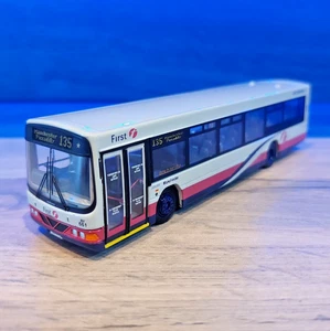 EFE 27609 Wright Reconocido Volvo B10BLE Primer Manchester Blanco Rosa Azul Librea - Imagen 1 de 9