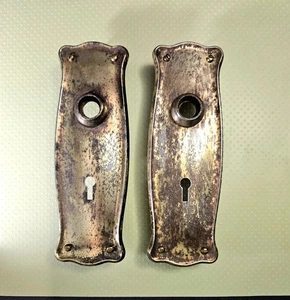Lote de 2 placas de puerta antiguas chapadas en latón envejecido herrajes para puertas  - Imagen 1 de 6