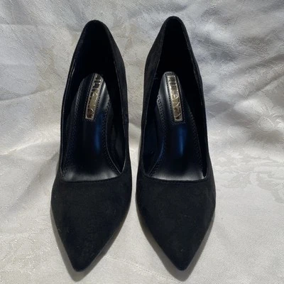 Tacones de aguja Liliana negros de gamuza sintética talla 6,5 punta cerrada en punta tacón de 4 1/2" Foto 1 de 4