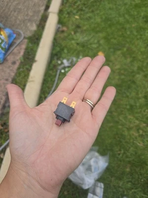 Dyson dc07 non clutch  vacuum cleaner part Power switch  - Image 1 of 4