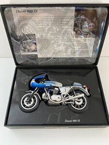 Minichamps 1-12 - Ducati 900 SS - 1977 - Silver/Blue - Classic Bike 74