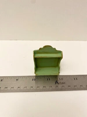 Estante de pared miniatura estilo vintage para casa de muñecas. Foto 1 de 4