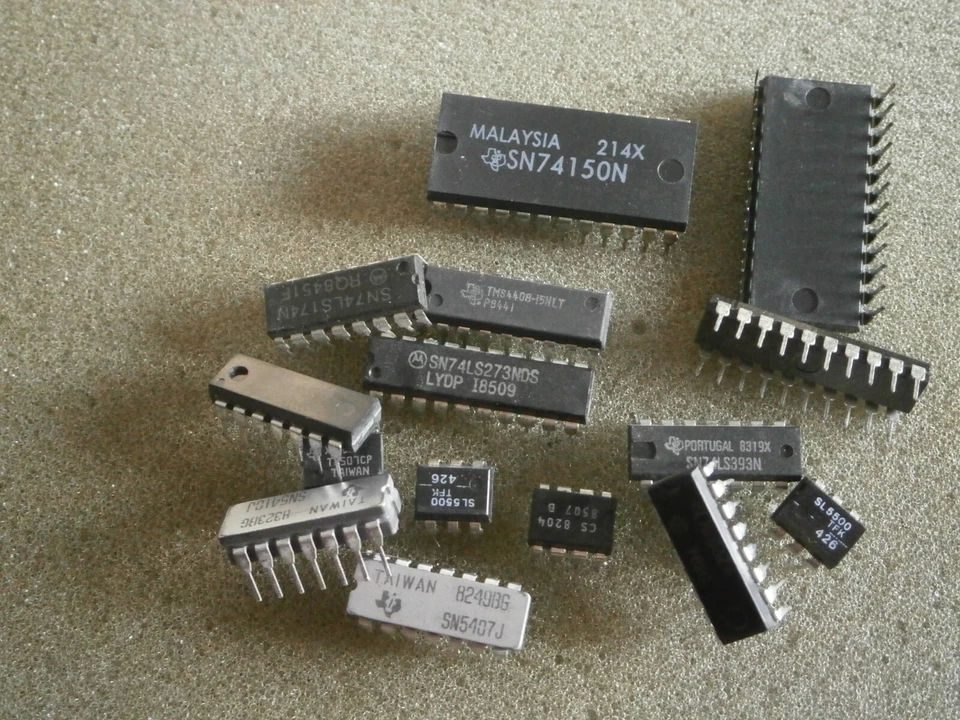 2 Pce x  CD4053  Circuit  Intégré CMOS  Triple 2-Channel Analog Multiplex/Demult - Photo 1/1