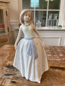 8" Dancer Lady Woman Girl Porcelain Figurine in White Blue Dress. Unmarked - Picture 1 of 6