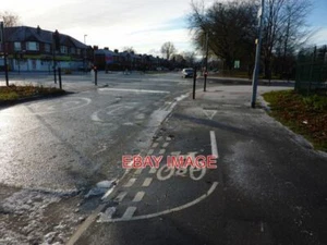 FOTO UN CARRIL BICI SIN SENTIDO EN MAULDETH ROAD WEST CHORLTON ESTO ESTÁ EN EL NELL - Imagen 1 de 1