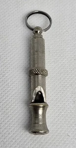 Vintage Metall Pfeife Schlüsselanhänger Notfall Survival Signal Outdoor Camping - Bild 1 von 2